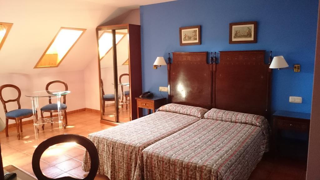 Hotel Iberia Plaza America Caces Oda fotoğraf