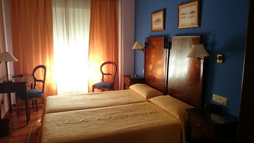 Hotel Iberia Plaza America Caces Oda fotoğraf