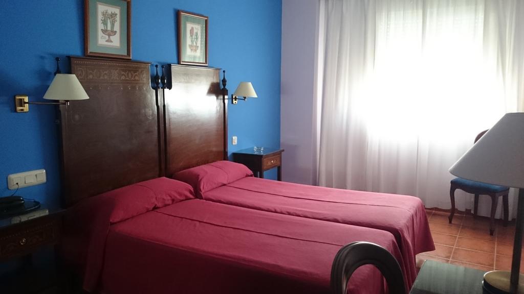 Hotel Iberia Plaza America Caces Oda fotoğraf