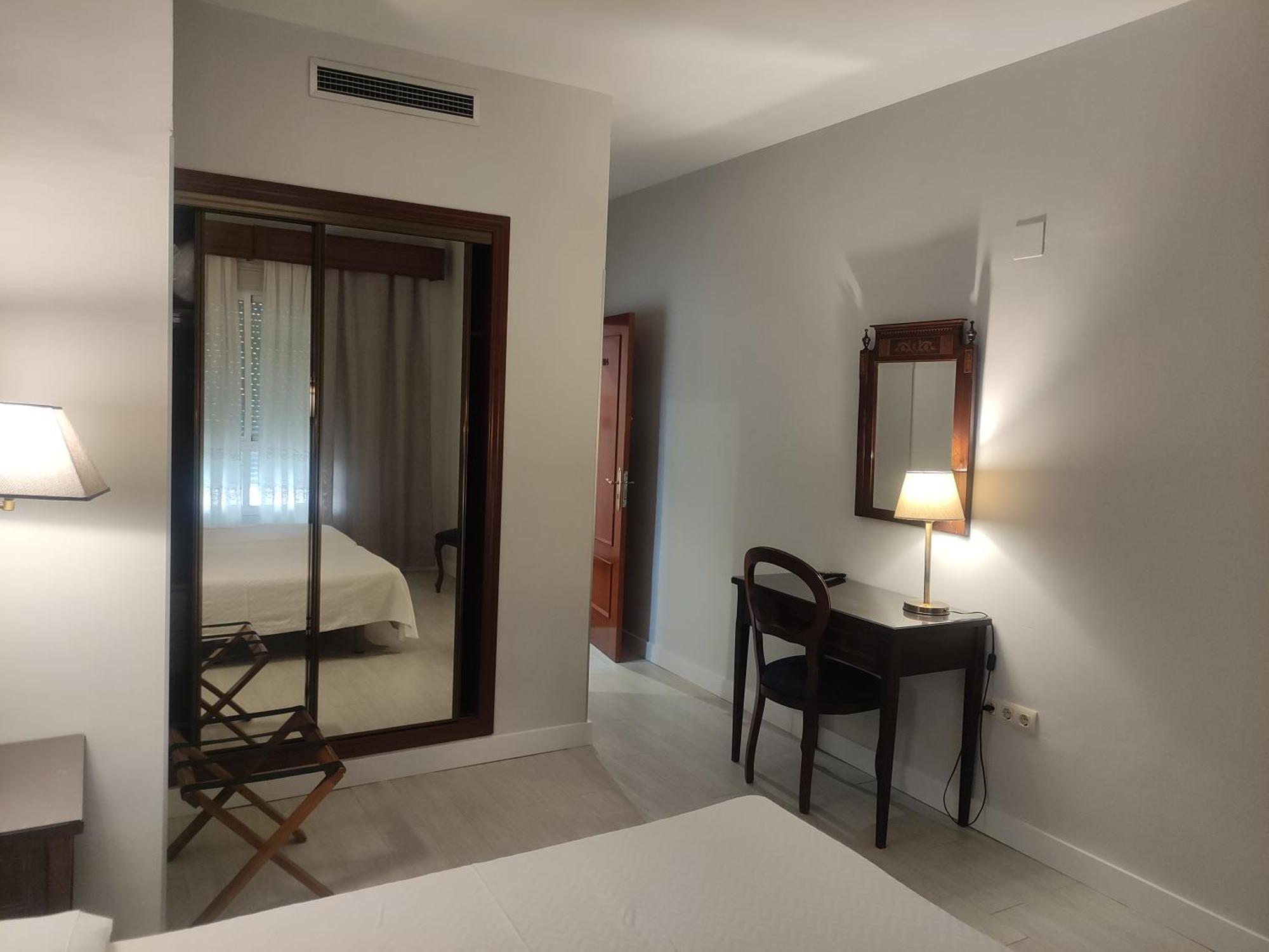 Hotel Iberia Plaza America Caces Dış mekan fotoğraf