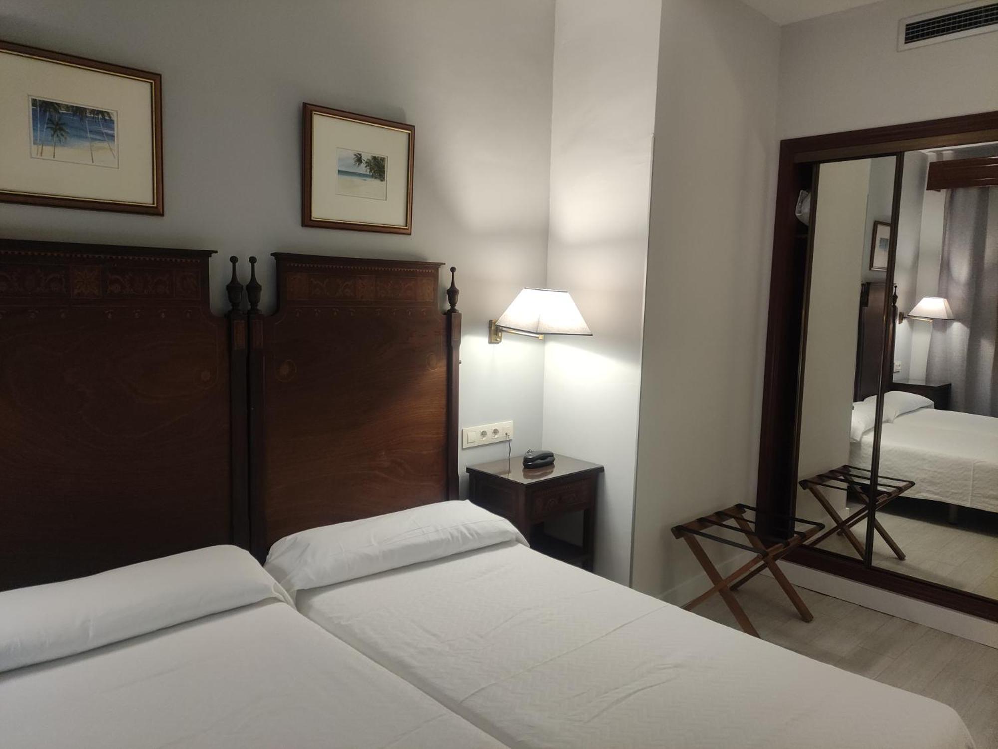 Hotel Iberia Plaza America Caces Dış mekan fotoğraf